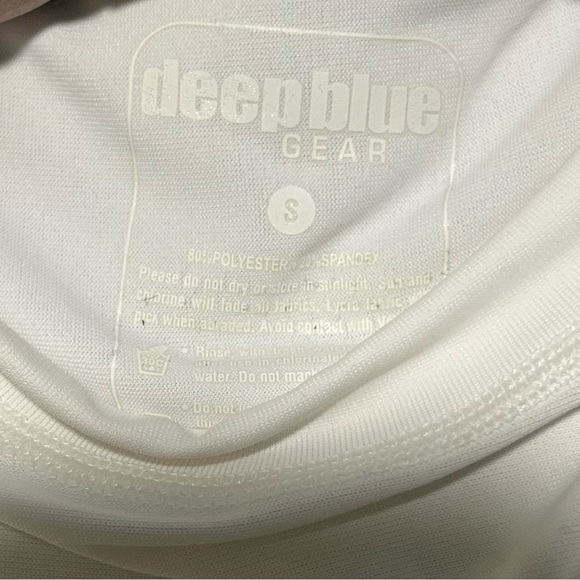 NWT Deep blue gear size small Tshirt dry fit - Picture 3 of 4